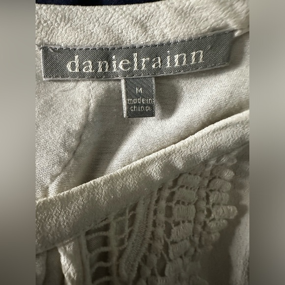 Daniel Rainn Quin Keyhole Crochet Blouse - Picture 7 of 9